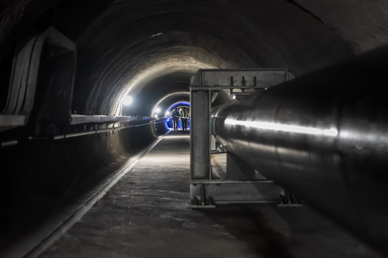 Dann verläuft die Führung durch den kühlen und ruhigen Stollen.