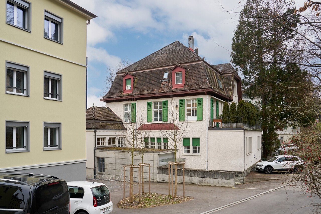 Gleich daneben befindet sich die Liegenschaft an der Leimatstrasse 8.