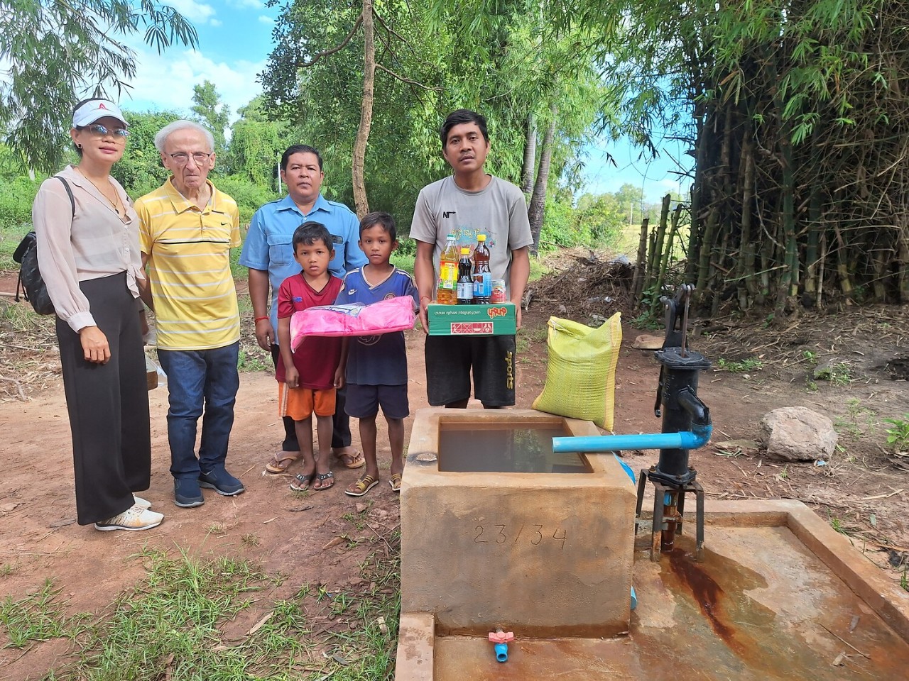 Jeder Brunnen ist mit einem Biosand-Filter ausgestattet.