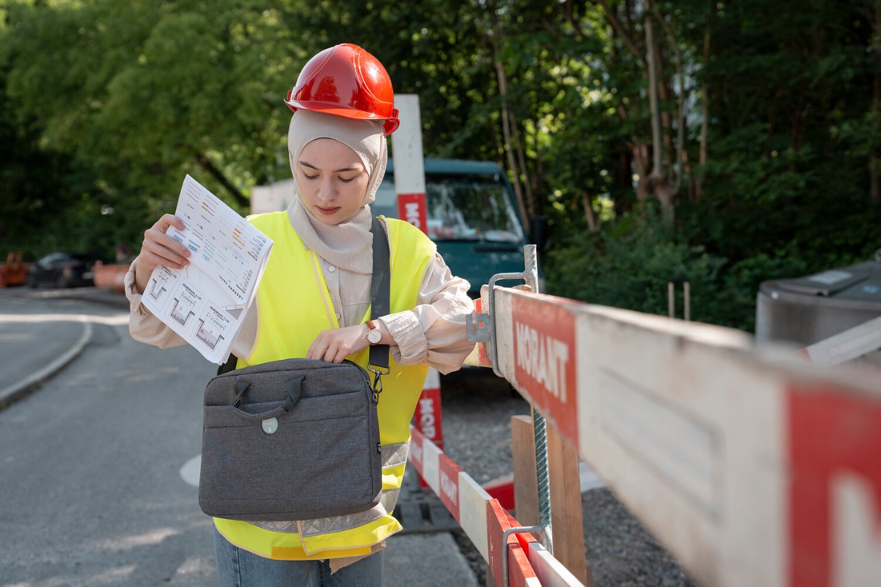 Sie ist auch regelmässig vor Ort unterwegs.