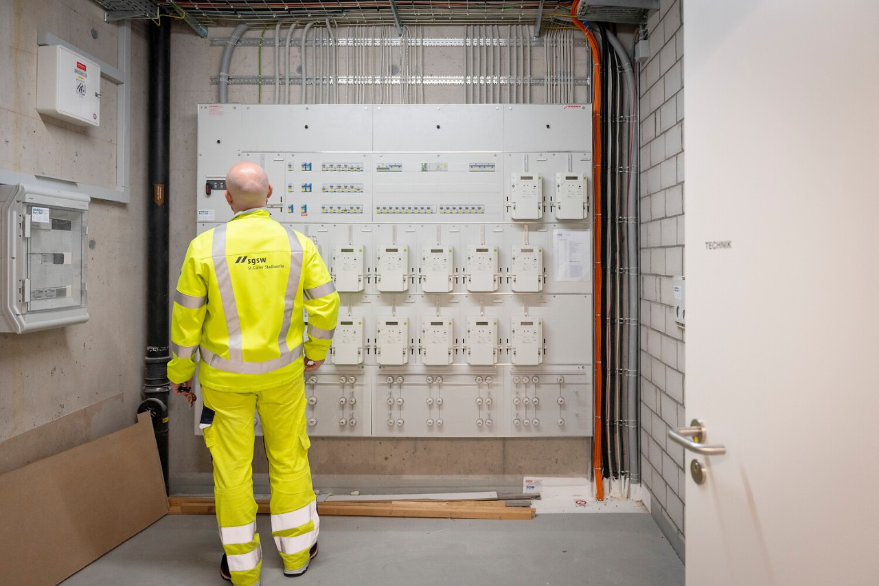 Bei einem ersten Durchgang verschafft er sich einen Überblick.