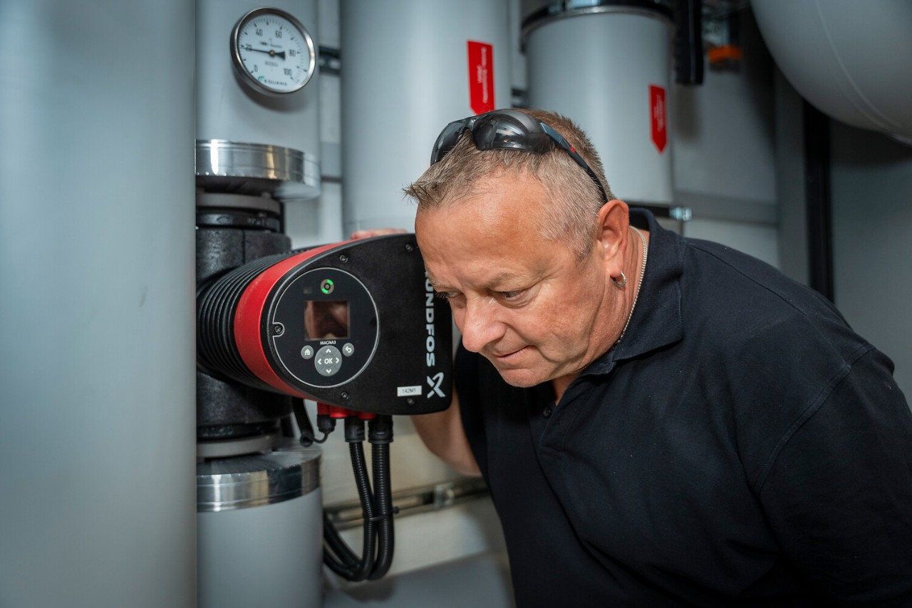 Bei Urs Graber beginnt jede Kontrolle mit Riechen, Schauen und Hören. 