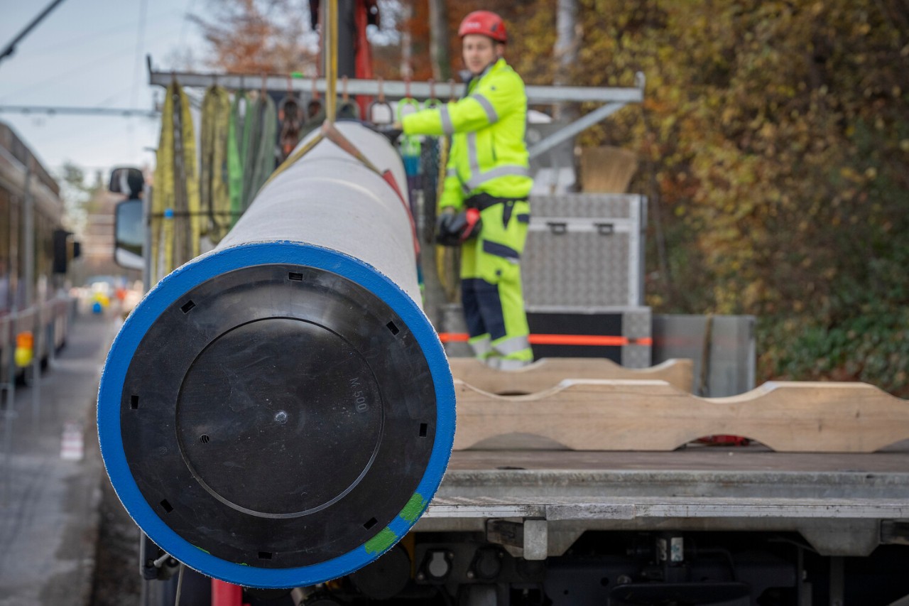 Die Rohre selbst sind sechs Meter lang und sowohl innen als auch aussen zementbeschichtet. 