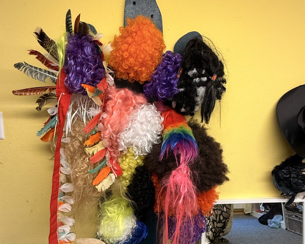 Hier können sie sie spielen, basteln, sich austoben oder einfach Zeit mit Freunden verbringen.