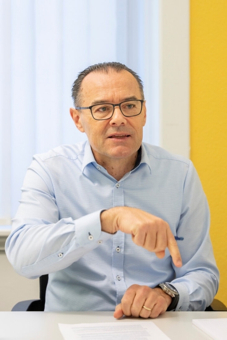 Peter St&auml;ger ist federf&uuml;hrend beim Ausbau des Stromnetzes.